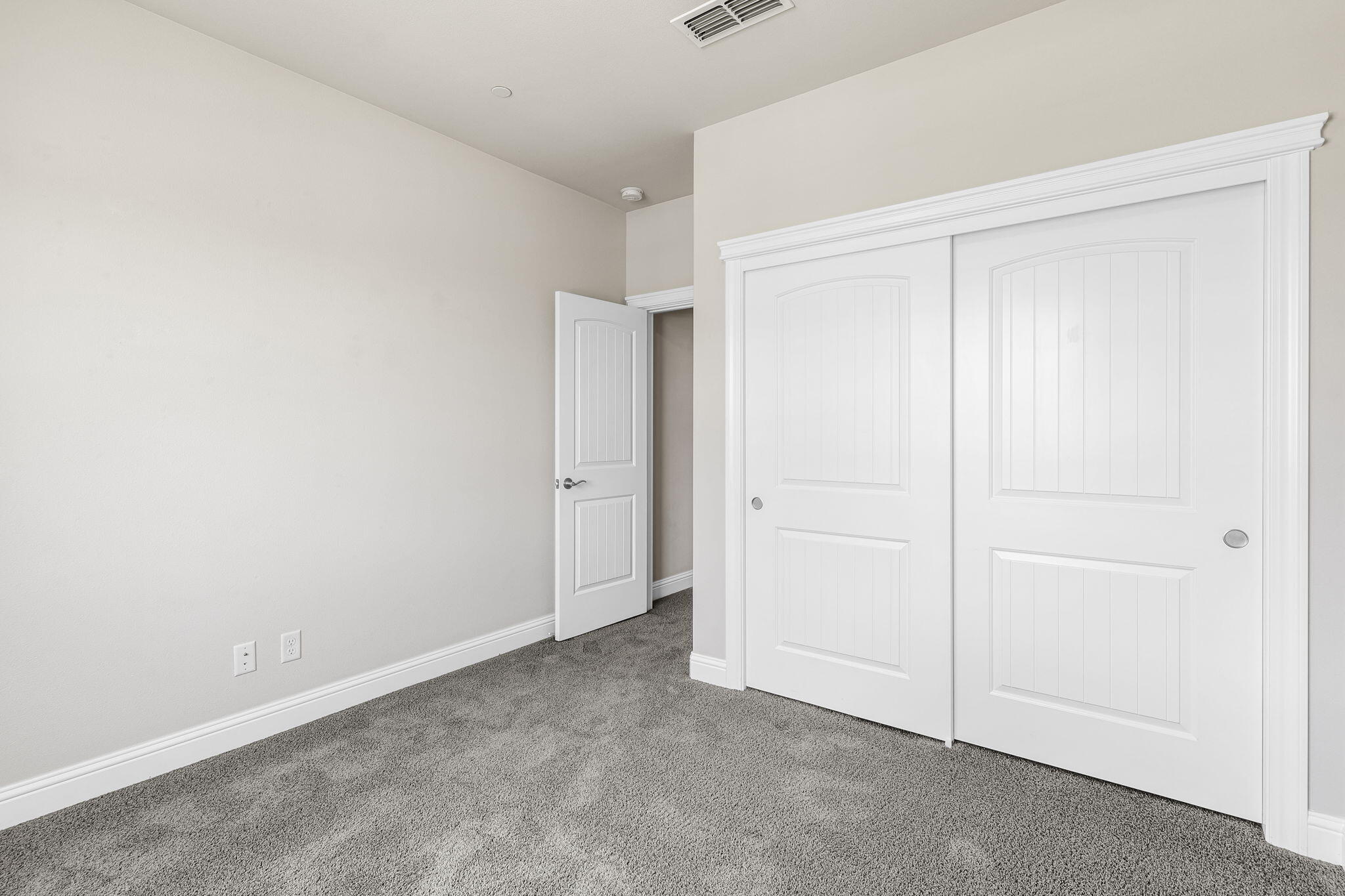 150 Trek Lane Redding, CA 96003 - Photo 23 of 29 Bedroom 4
