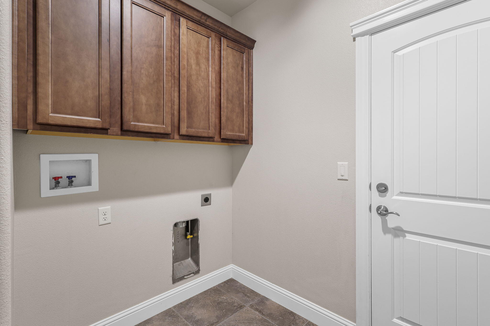 150 Trek Lane Redding, CA 96003 - Photo 25 of 29 Laundry Room