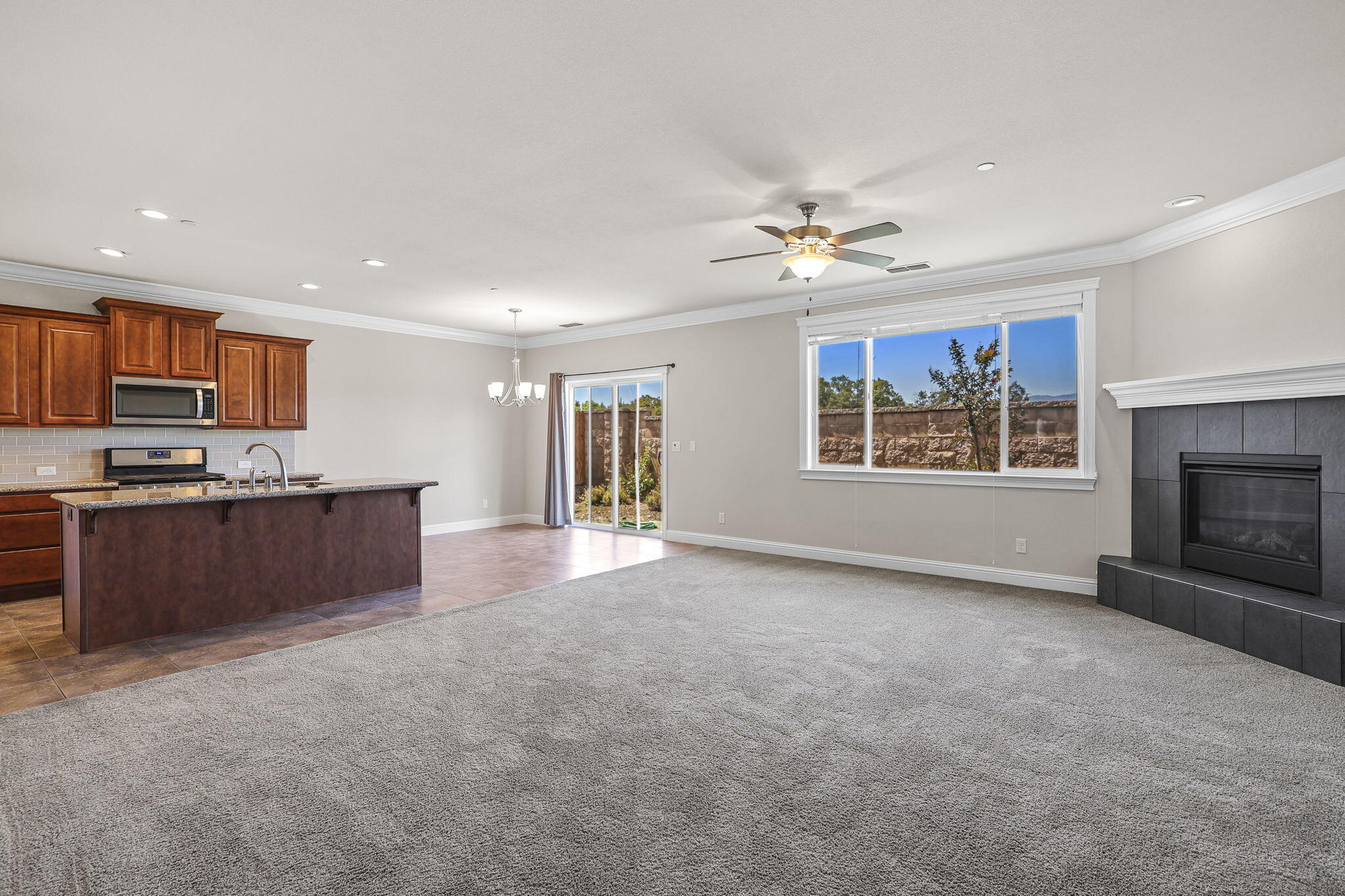 150 Trek Lane Redding, CA 96003 - Photo 4 of 29 Living Room
