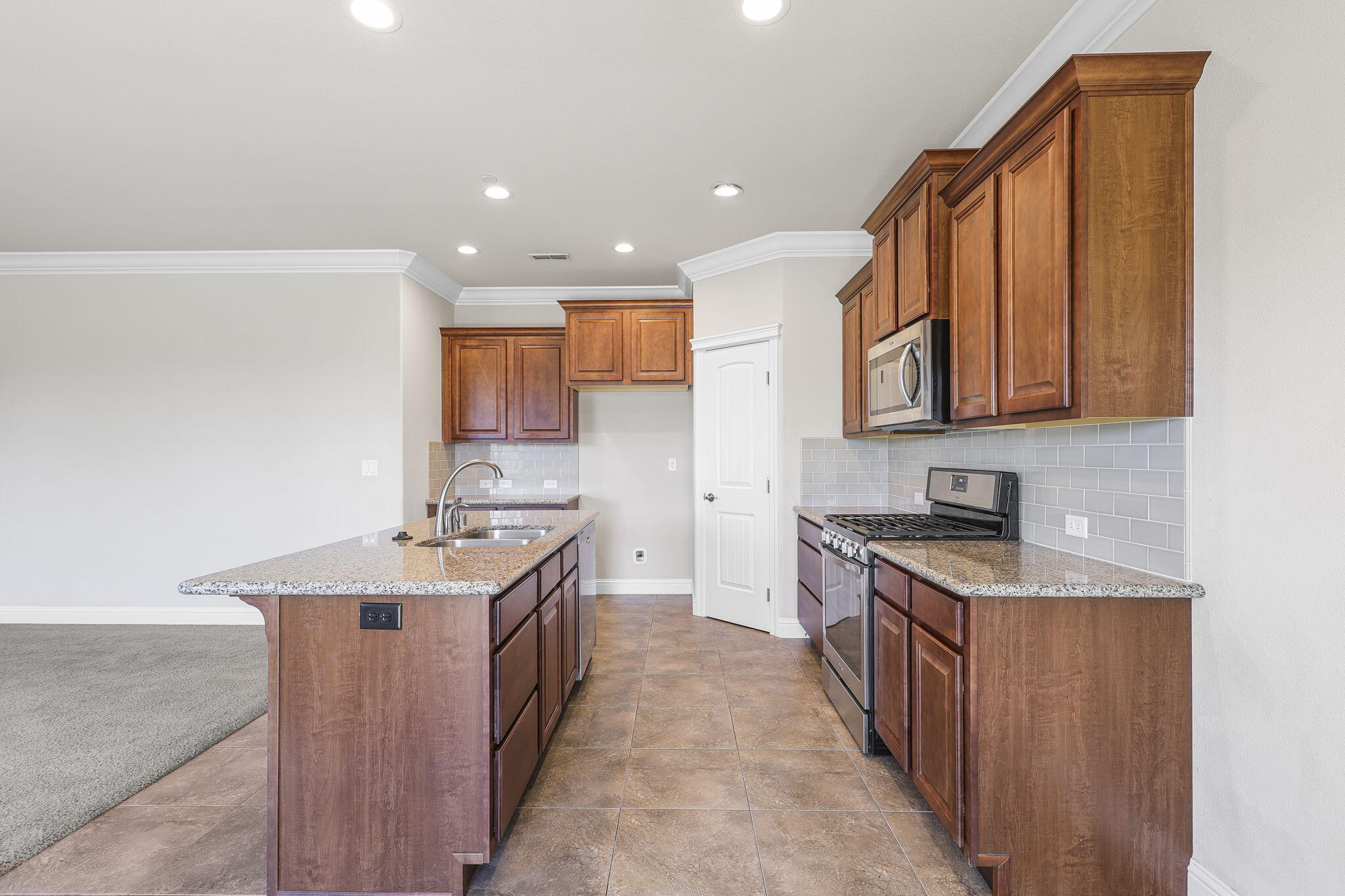 150 Trek Lane Redding, CA 96003 - Photo 8 of 29 Kitchen
