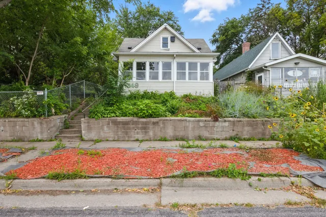 $237,900 | 1049 Kent Street North, St. Paul, MN 55117