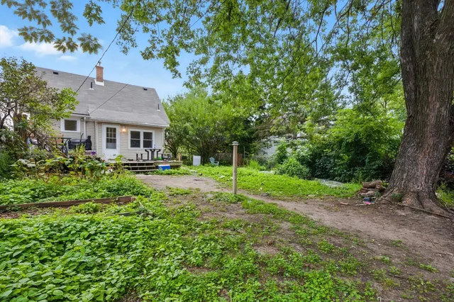 $237,900 | 1049 Kent Street North, St. Paul, MN 55117