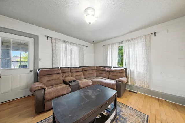 $237,900 | 1049 Kent Street North, St. Paul, MN 55117