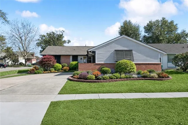 $275,900 | 2 Bradley Place, Kenner, LA 70065