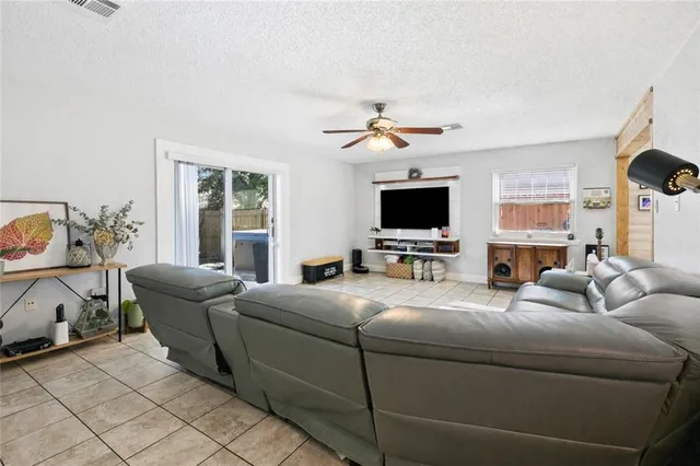 $275,900 | 2 Bradley Place, Kenner, LA 70065