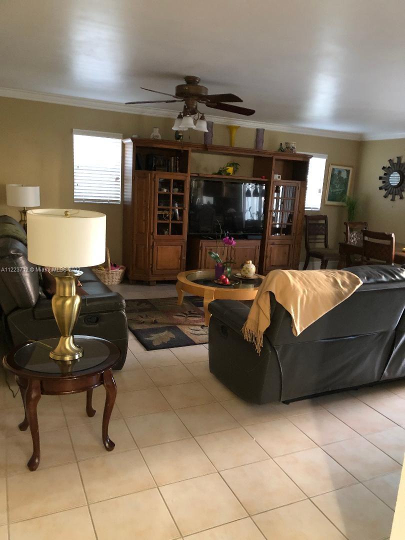 River Run Miramar, FL 33025 - Photo 9 of 23 a living room with furniture and a mirror