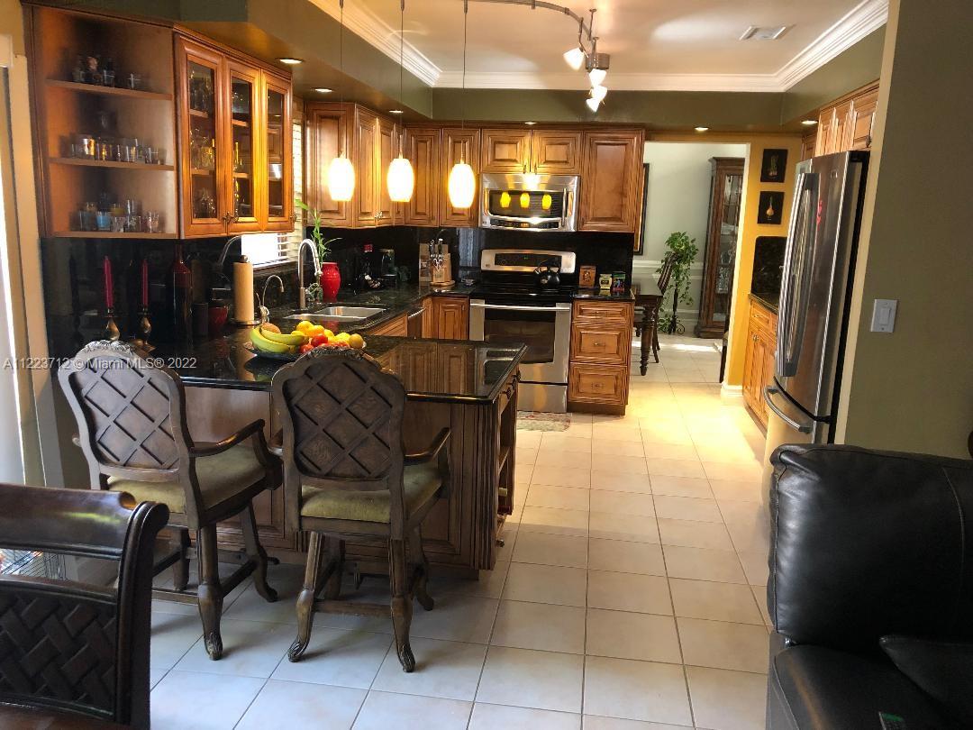 River Run Miramar, FL 33025 - Photo 10 of 23 a view of a dining room with furniture