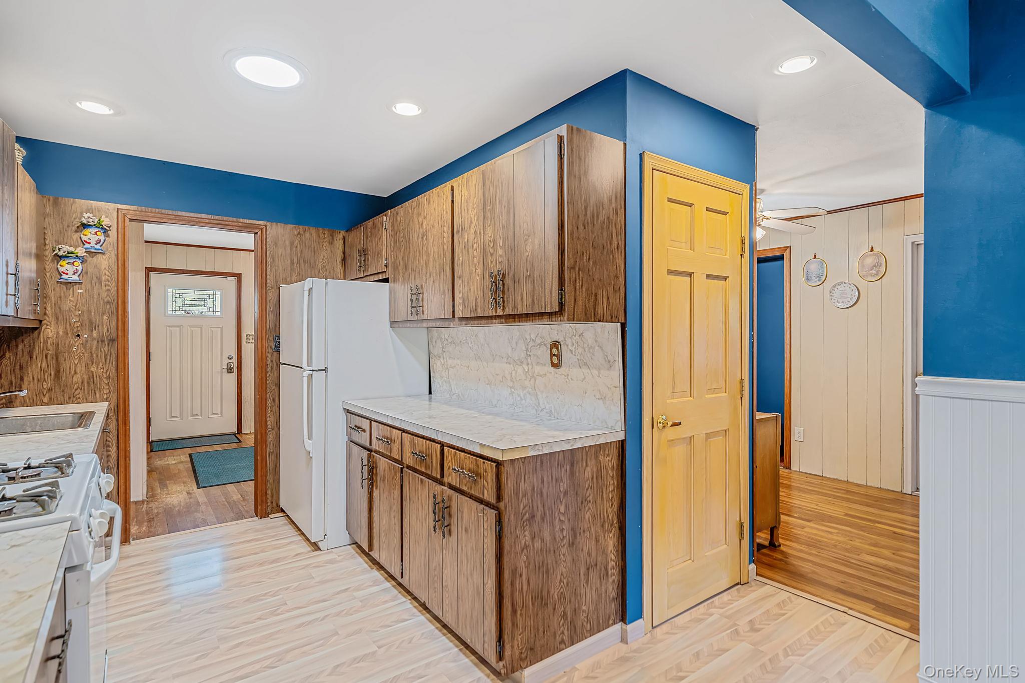 63 Otis Road Islip Terrace, NY 11752 - Photo 10 of 31