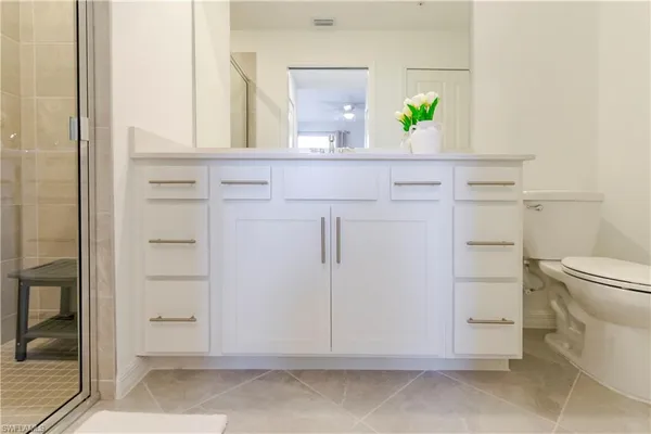 a white bath tub sitting next to a white tub
