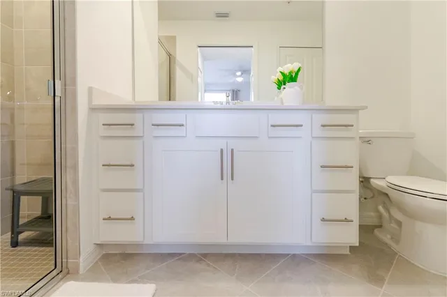 a white bath tub sitting next to a white tub