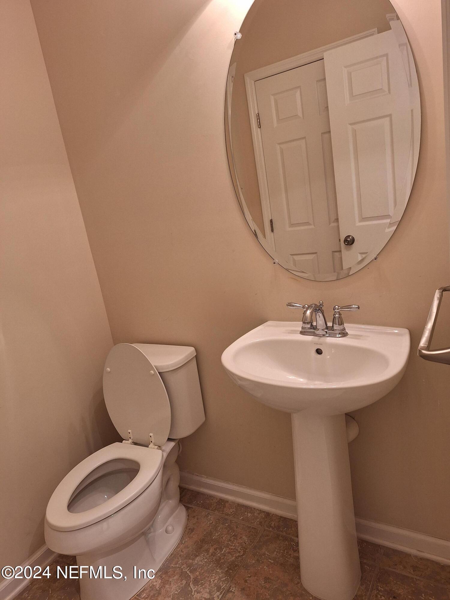 177 Richmond Drive St. Johns, FL 32259 - Photo 8 of 29 a bathroom with a toilet sink and a mirror