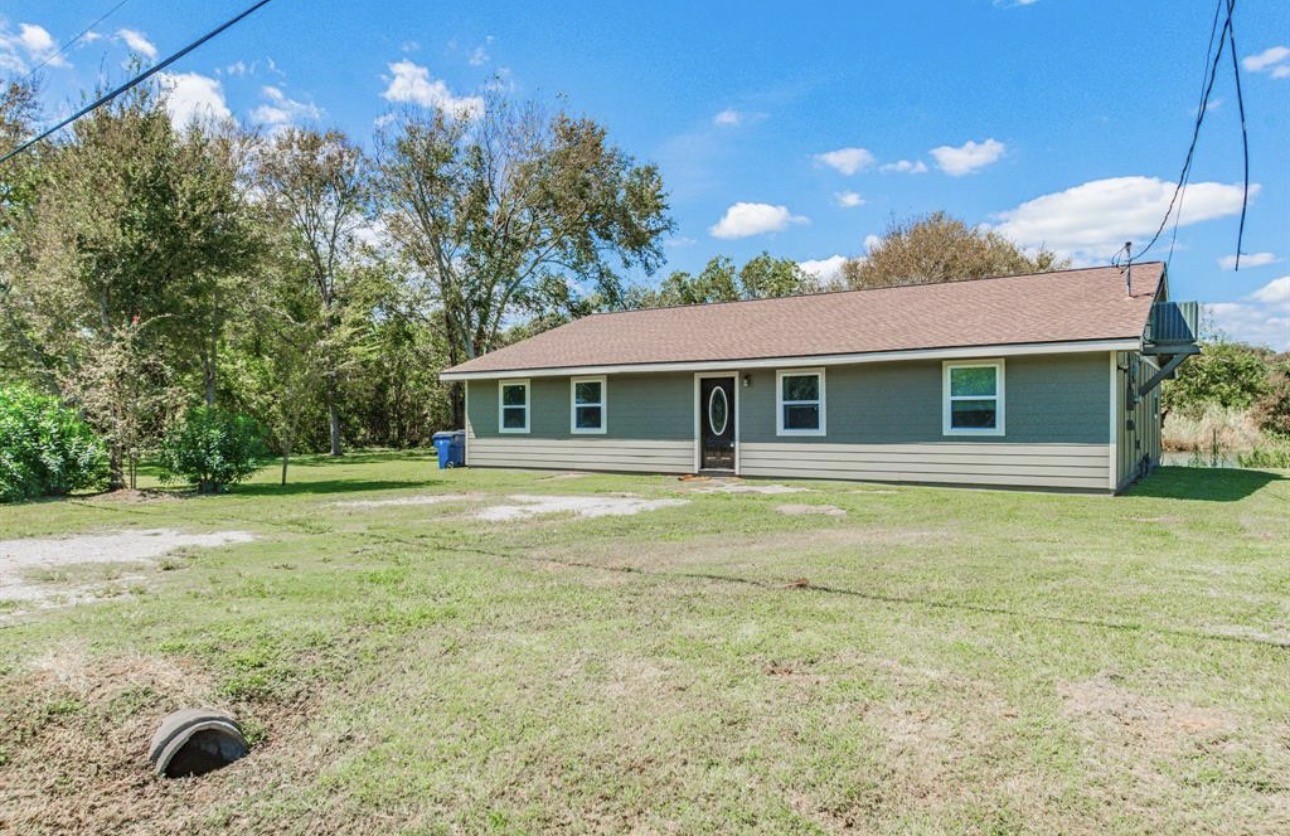 1910 Duncan Drive Oyster Creek, TX 77541 - Photo 3 of 42