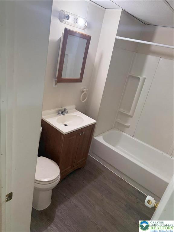 539 Atlantic Street Bethlehem, PA 18015 - Photo 5 of 12 a bathroom with a toilet a sink and bathtub