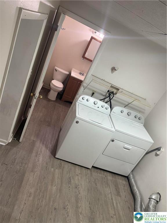 539 Atlantic Street Bethlehem, PA 18015 - Photo 7 of 12 a utility room with dryer and washer