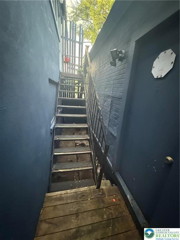 539 Atlantic Street Bethlehem, PA 18015 - Photo 10 of 12 a view of entryway