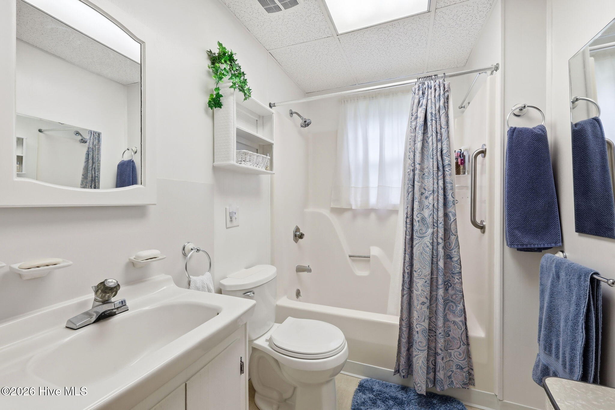 46 Elizabeth Avenue Chocowinity, NC 27817 - Photo 35 of 48 GUEST BATH WITH TUB AND SHOWER COMBO