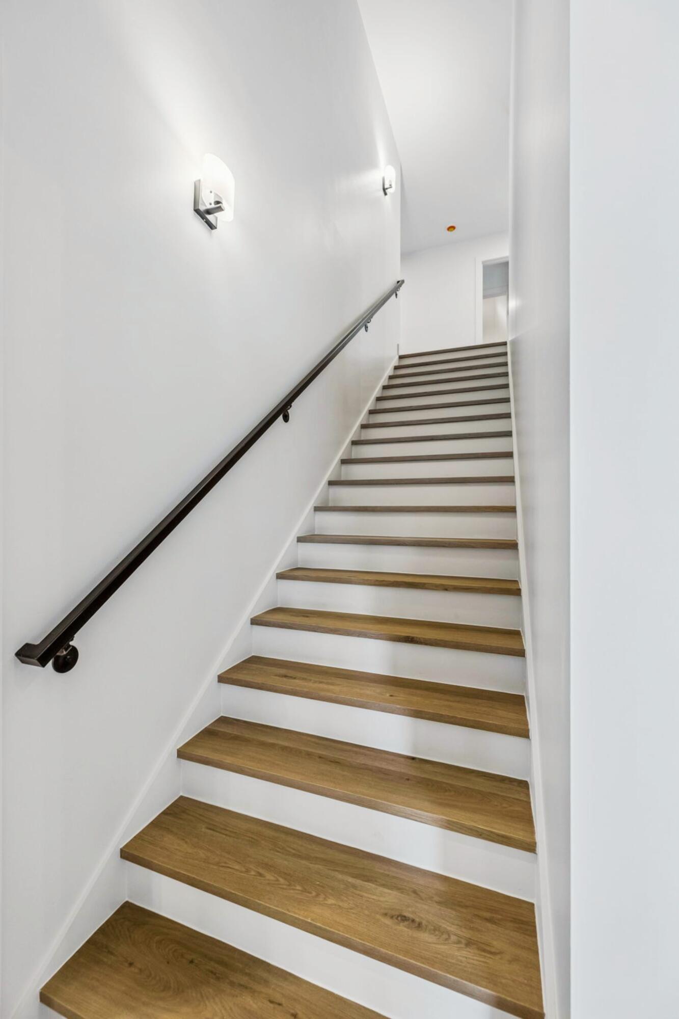 568 Wilkinson Road Northeast Cleveland, TN 37323 - Photo 43 of 67 STAIRWELL
