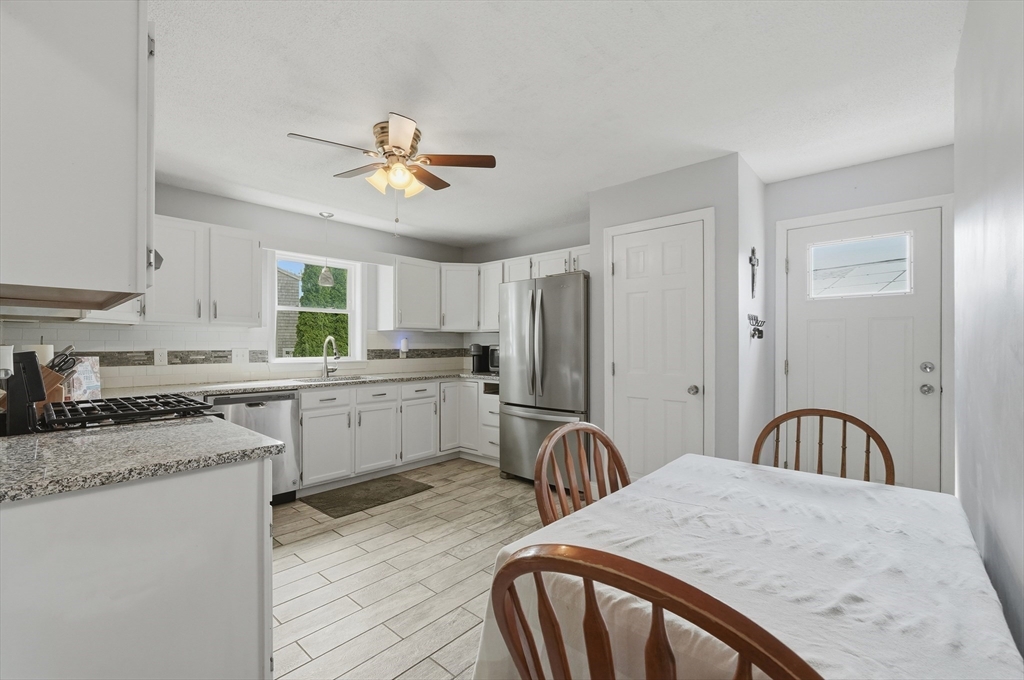 134 Hathaway Commons Road Fall River, MA 02720 - Photo 8 of 41