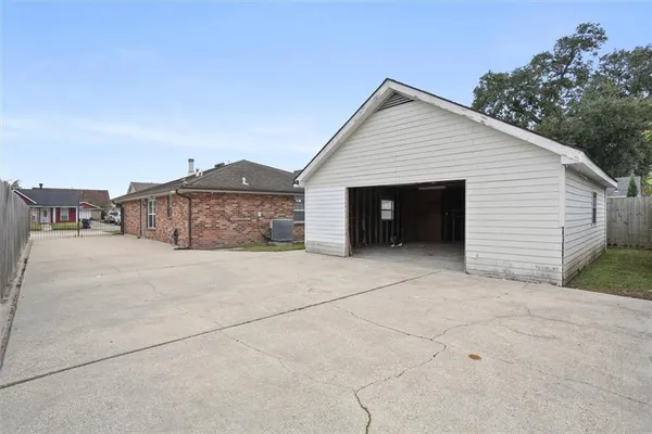$199,000 | 3012 Oak Drive, Violet, LA 70092