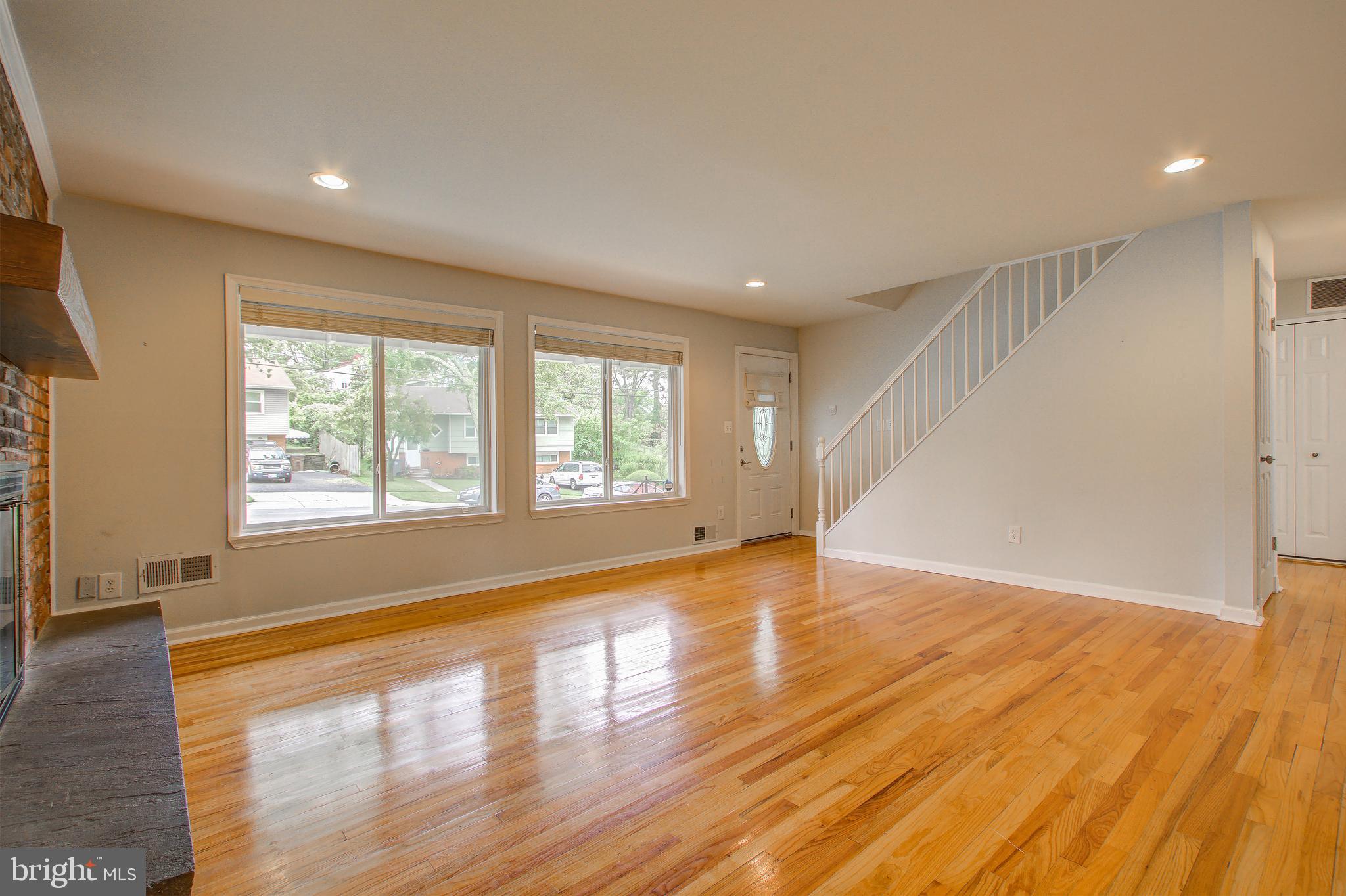 1012 Brice Road Rockville, MD 20852 - Photo 5 of 33 Living Room