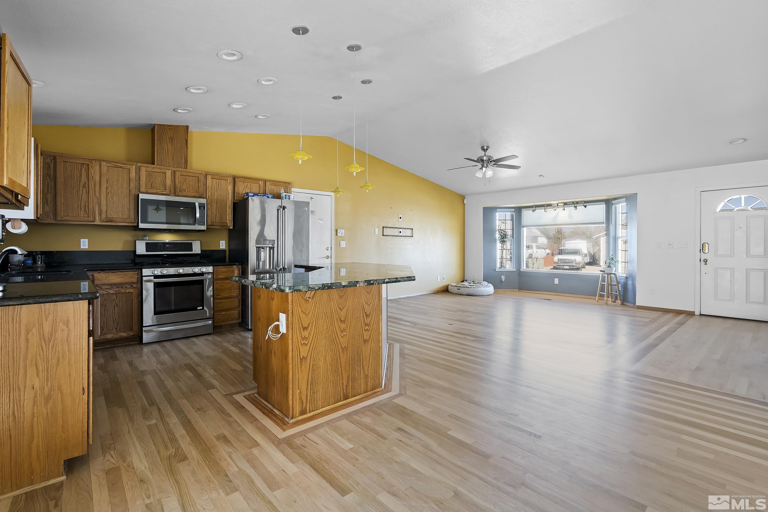 987 Rook Way Sparks, NV 89441 - Photo 5 of 17 Photo 5
