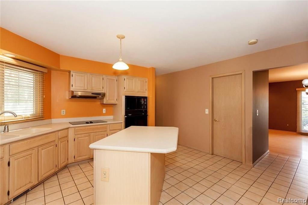 30516 Huntsman Drive West Farmington Hills, MI 48331 - Photo 18 of 54