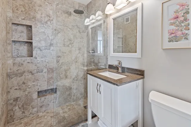 $200,000 | 33 East Cedar Street, Unit 11C, Chicago, IL 60611