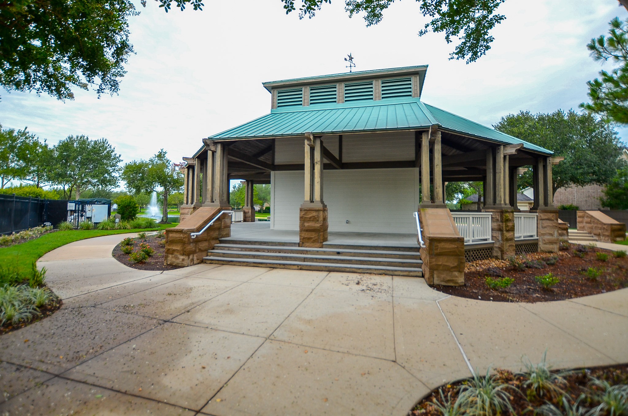 7218 Spring Run Lane Katy, TX 77494 - Photo 42 of 49 a front view of a house with garden
