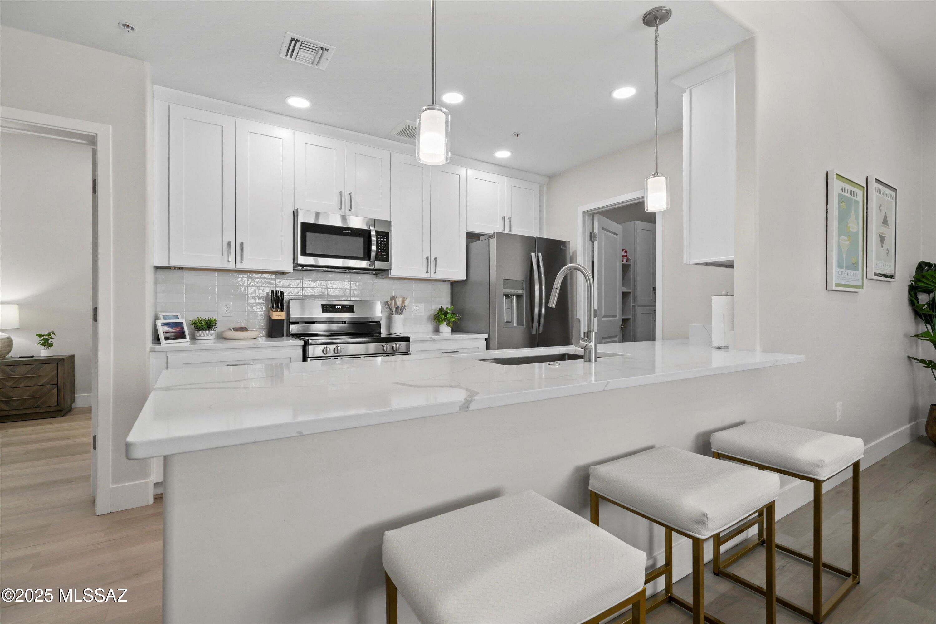 2032 East River Road, Unit 203 Tucson, AZ 85718 - Photo 9 of 28 Gallery Image 9