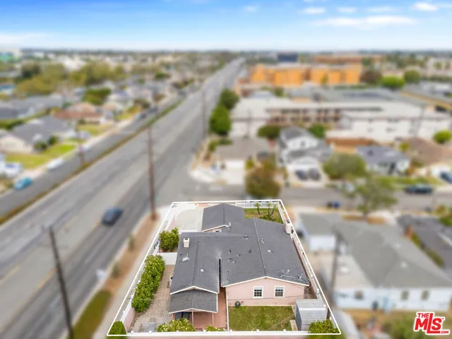 a picture of city view