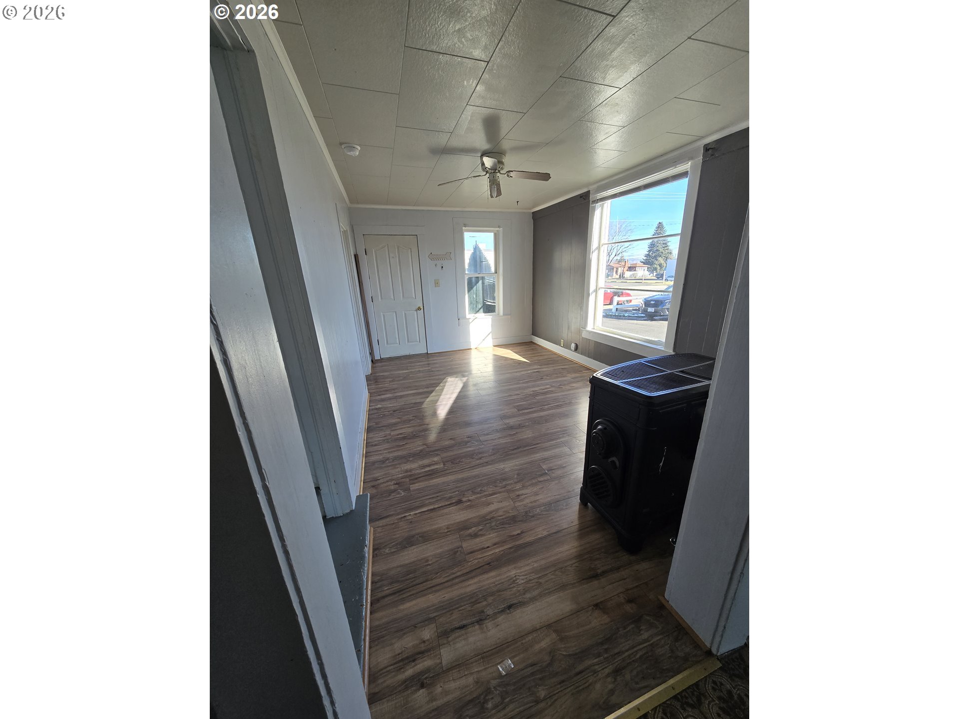 1908 Adams Avenue La Grande, OR 97850 - Photo 8 of 12 a view of entryway and hall