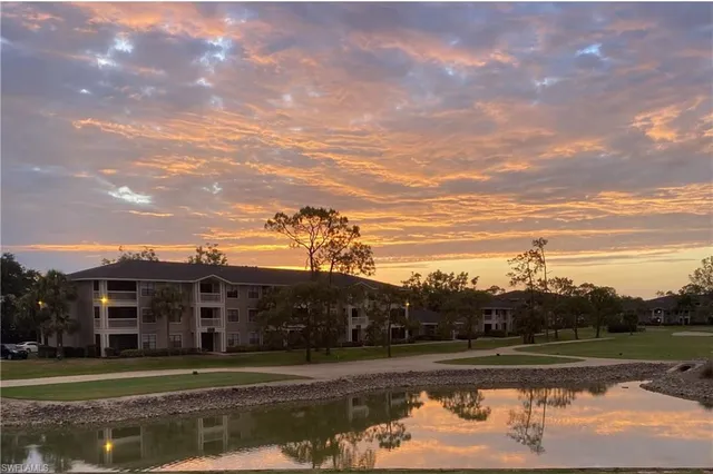 $336,500 | 940 Woodshire Lane, Unit M10, Naples, FL 34105