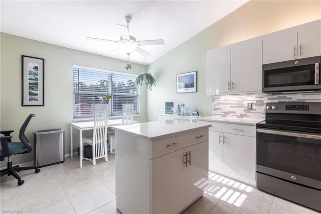 $336,500 | 940 Woodshire Lane, Unit M10, Naples, FL 34105