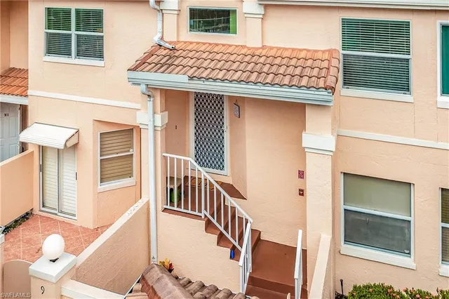 $336,500 | 940 Woodshire Lane, Unit M10, Naples, FL 34105