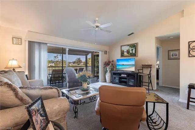 $336,500 | 940 Woodshire Lane, Unit M10, Naples, FL 34105
