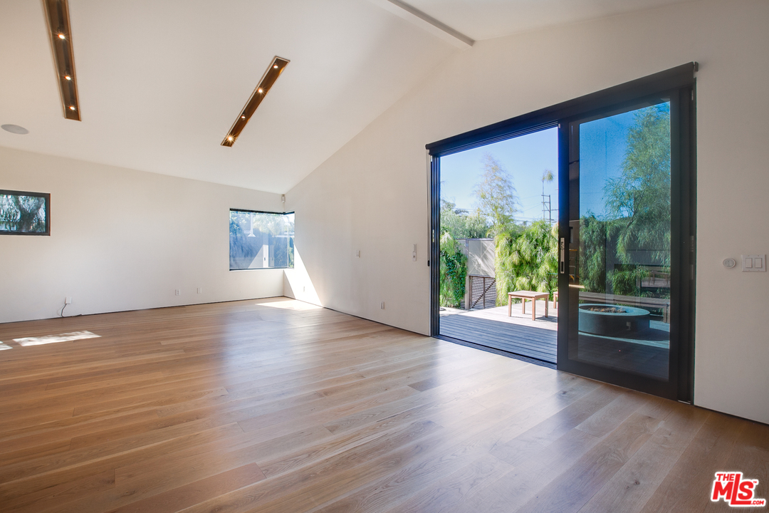800 7th Avenue Venice, CA 90291 - Photo 11 of 28 a view of empty room with wooden floor and fan