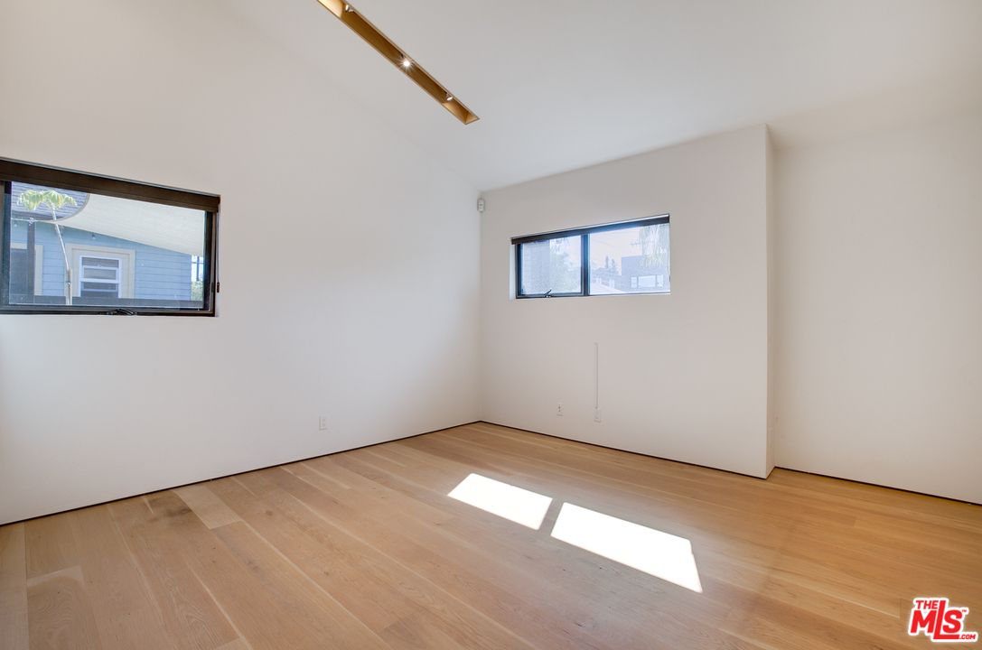 800 7th Avenue Venice, CA 90291 - Photo 18 of 28 a view of empty room with wooden floor and fan