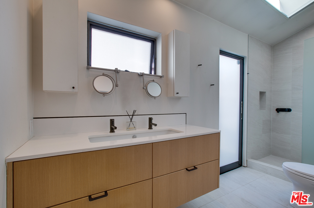 800 7th Avenue Venice, CA 90291 - Photo 22 of 28 a bathroom with a sink and a mirror