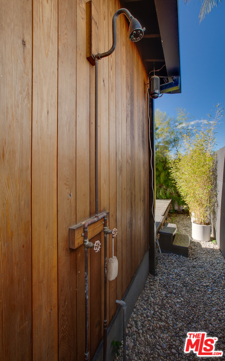 800 7th Avenue Venice, CA 90291 - Photo 23 of 28 a view of a porch with furniture