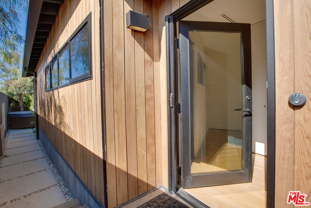 800 7th Avenue Venice, CA 90291 - Photo 3 of 28 a view of a balcony with wooden floor