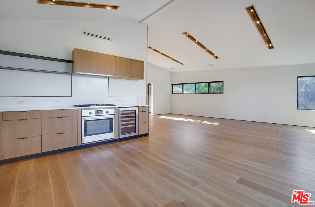 800 7th Avenue Venice, CA 90291 - Photo 10 of 28 a view of a kitchen with wooden floor and electronic appliances