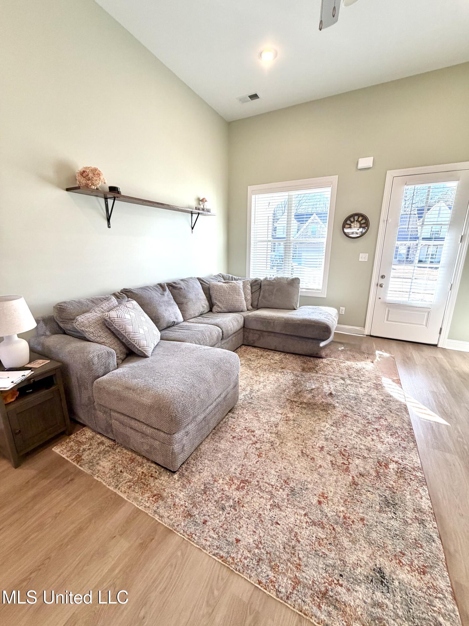 10238 March Mdws Way Olive Branch, MS 38654 - Photo 2 of 31 IMG_4495