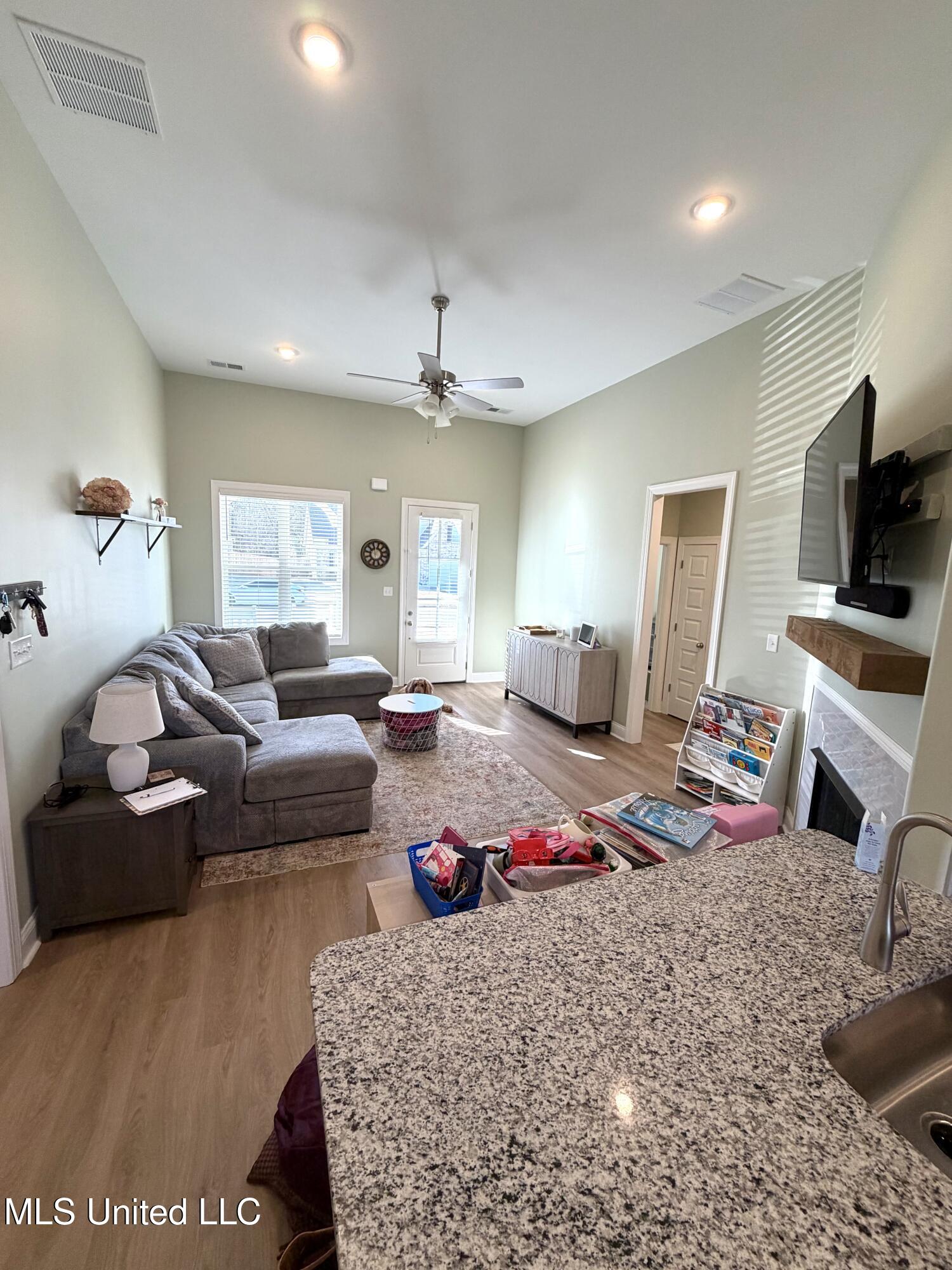 10238 March Mdws Way Olive Branch, MS 38654 - Photo 3 of 31 IMG_4497