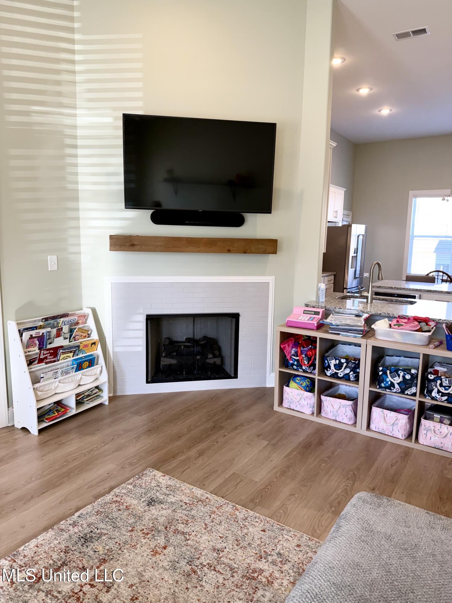 10238 March Mdws Way Olive Branch, MS 38654 - Photo 4 of 31 IMG_4494