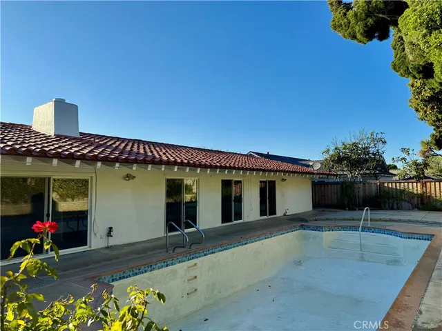 a view of room with an empty space