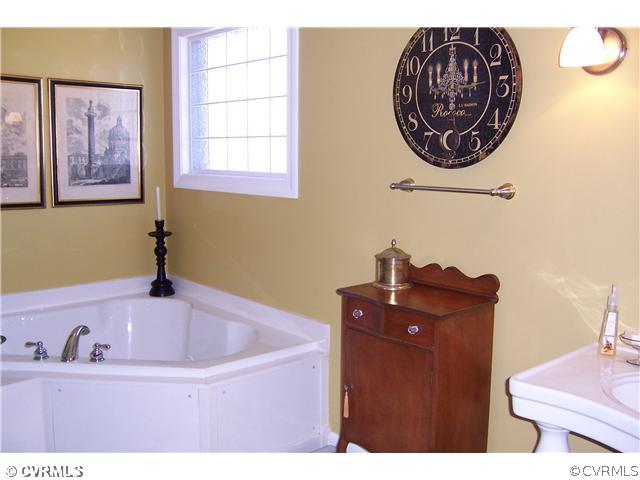 145 Frenchtown Road Aylett, VA 23009 - Photo 9 of 12 Master Bath - Look again, YES, a master bath featu