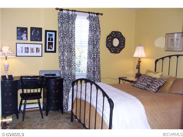 145 Frenchtown Road Aylett, VA 23009 - Photo 10 of 12 Bedroom - What a great looking bedroom, this bedro