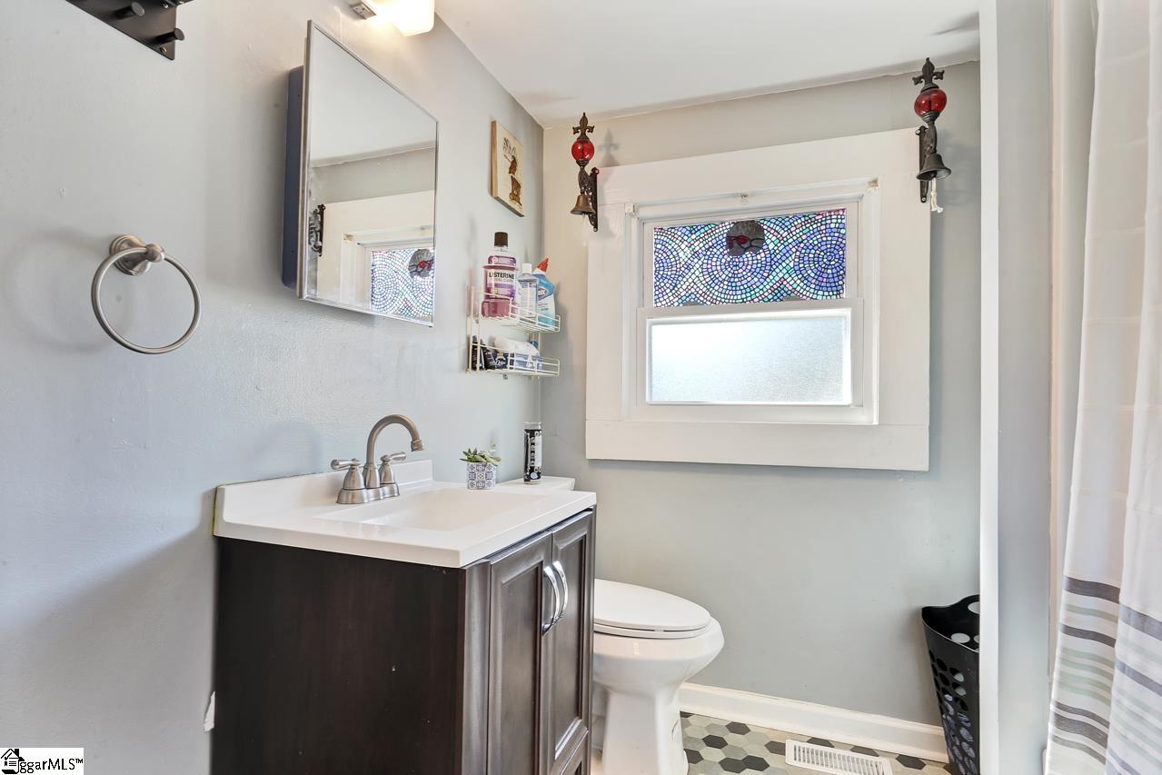 206 Hubert Street Greer, SC 29650 - Photo 18 of 33