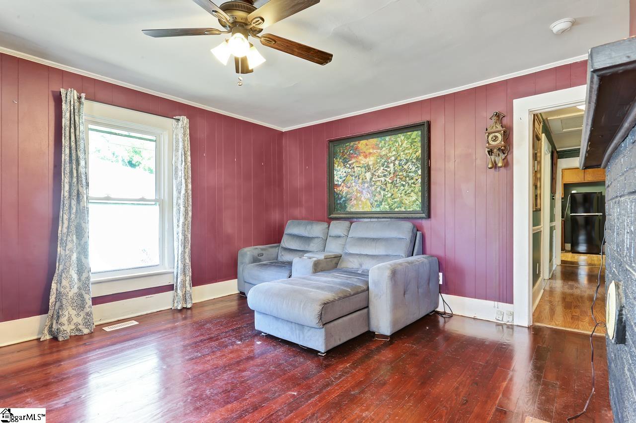 206 Hubert Street Greer, SC 29650 - Photo 4 of 33