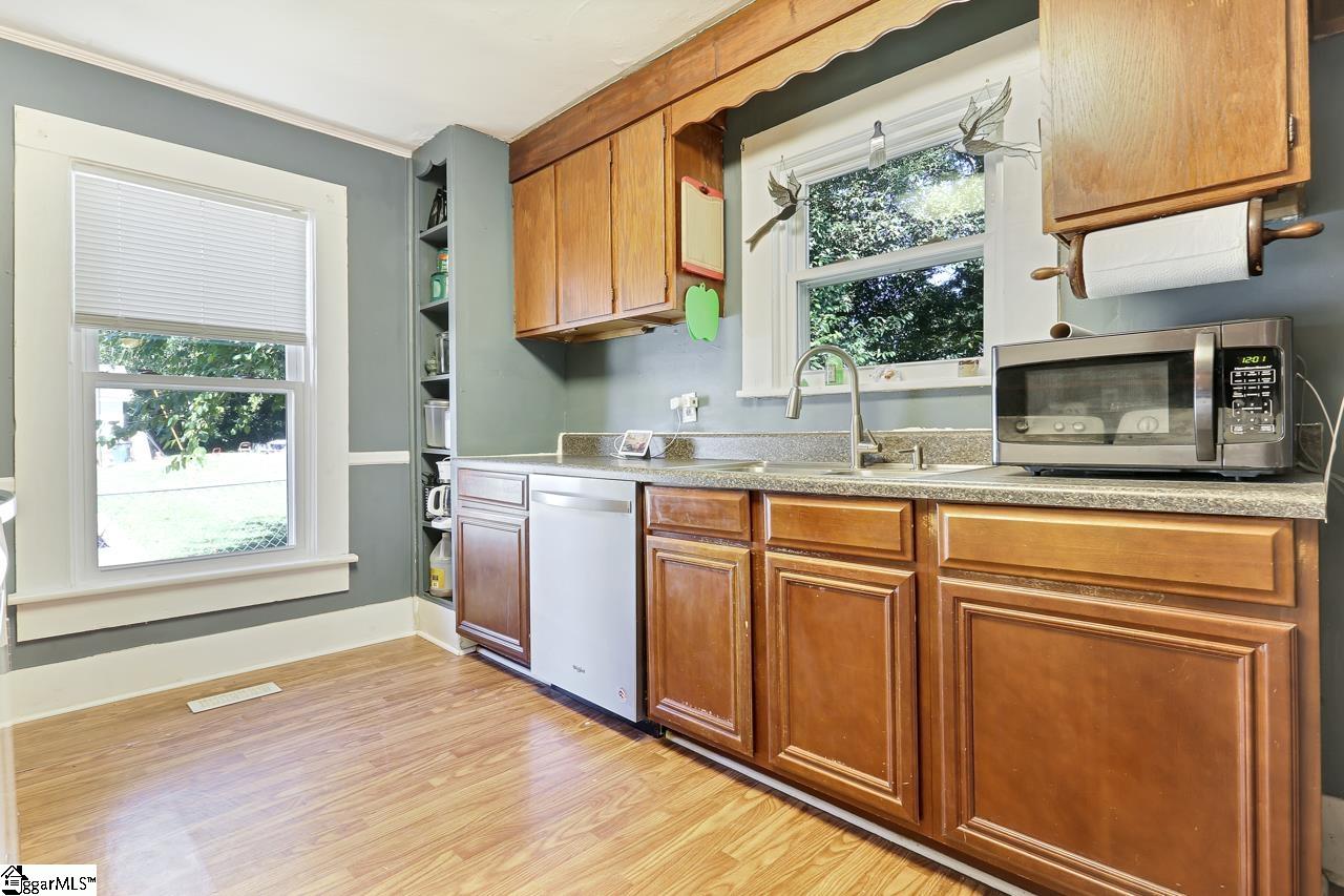 206 Hubert Street Greer, SC 29650 - Photo 7 of 33